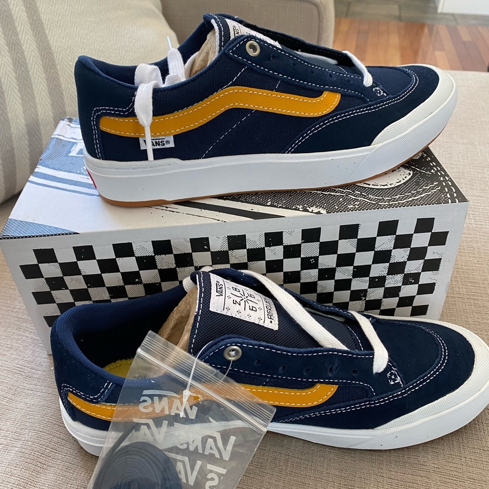 Mens size 8 vans new in box skate shoe Berle
